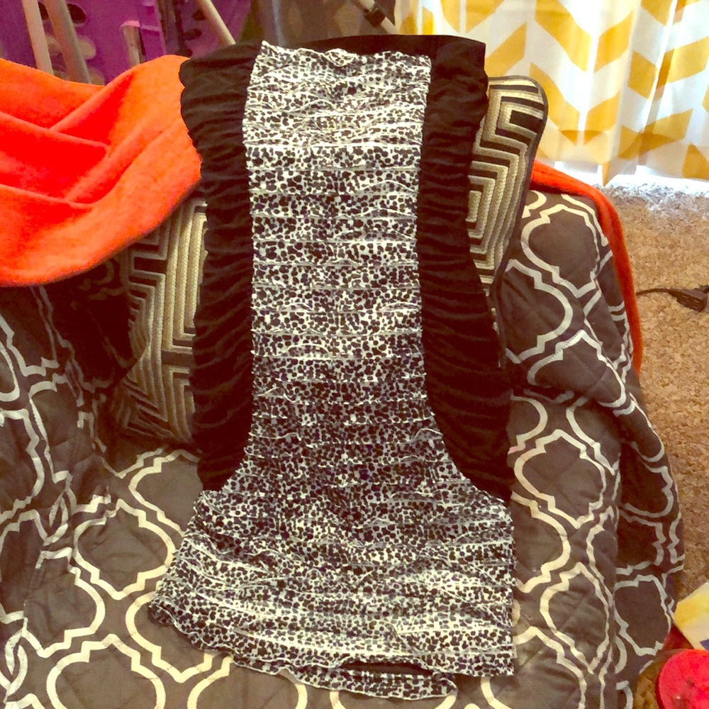 Form-fitting leopard cocktail dress